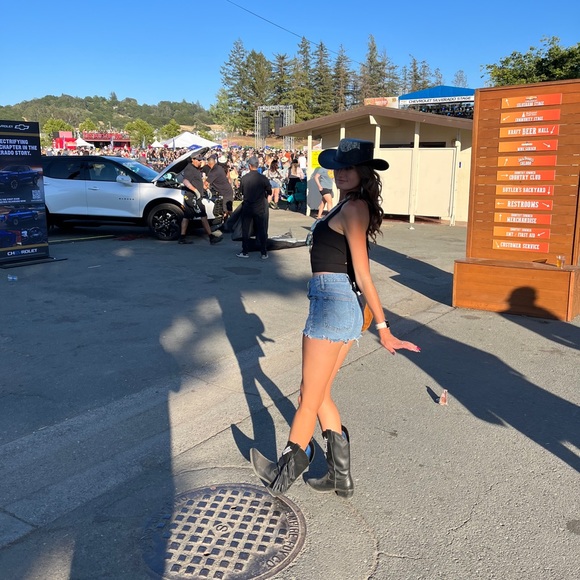 Trades Considered 🥂🙌🏽👯♀️💋 - Picture 13 of 16